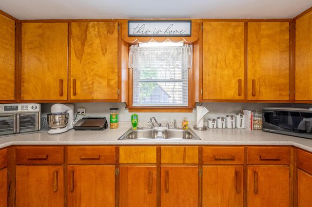 5000 Perrine Road, Midland, MI 48640