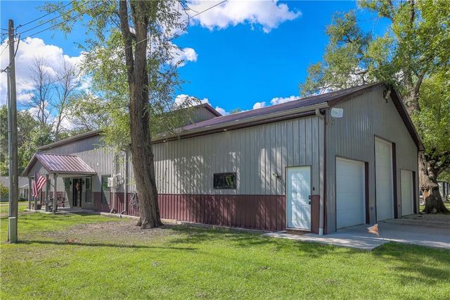 105 Hebar Street, East Lynne, MO 64743