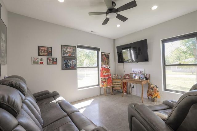 105 Hebar Street, East Lynne, MO 64743