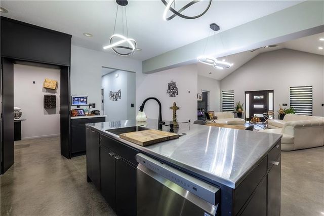 105 Hebar Street, East Lynne, MO 64743