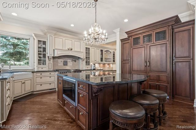 528 Barrington Court, Bloomfield Hills, MI 48304
