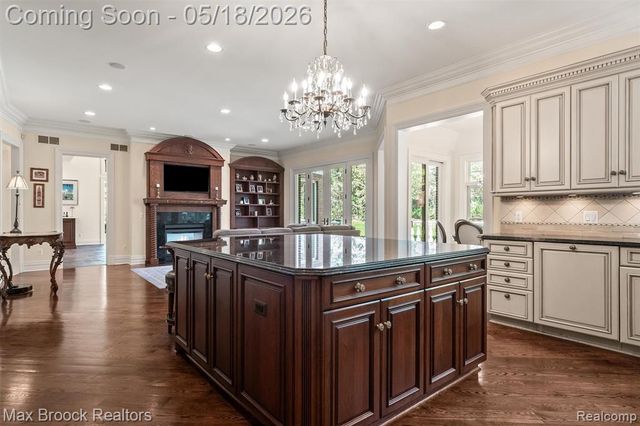 528 Barrington Court, Bloomfield Hills, MI 48304