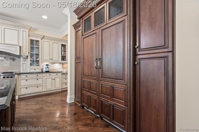 528 Barrington Court, Bloomfield Hills, MI 48304