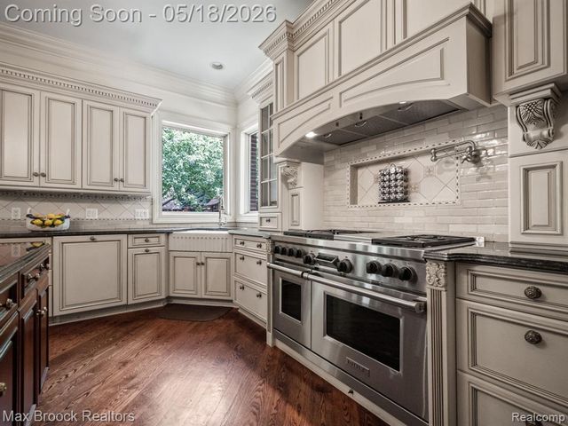 528 Barrington Court, Bloomfield Hills, MI 48304