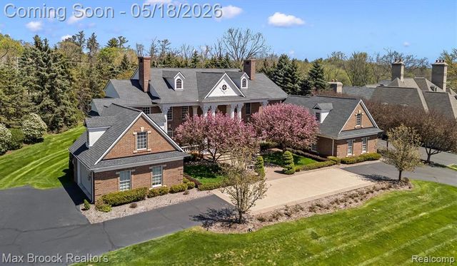 528 Barrington Court, Bloomfield Hills, MI 48304