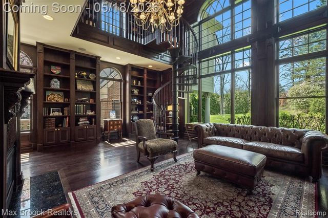 528 Barrington Court, Bloomfield Hills, MI 48304