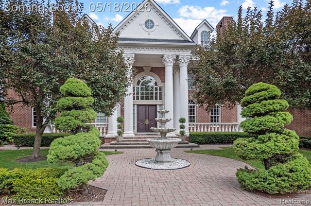528 Barrington Court, Bloomfield Hills, MI 48304