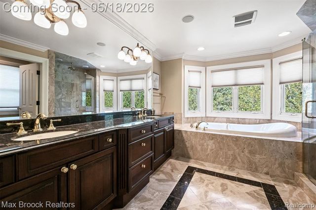 528 Barrington Court, Bloomfield Hills, MI 48304