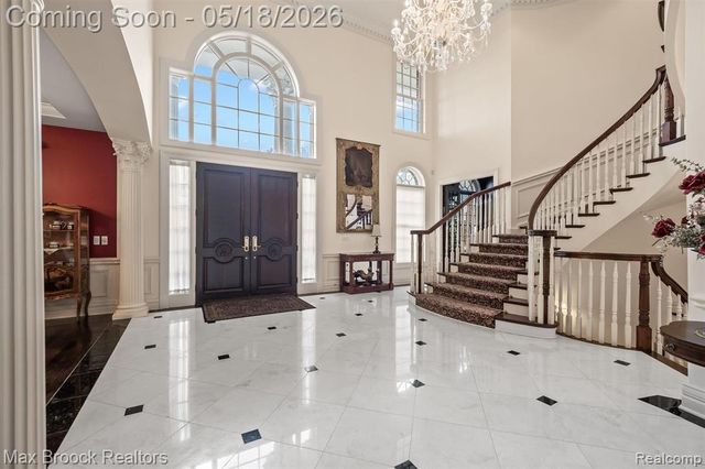 528 Barrington Court, Bloomfield Hills, MI 48304