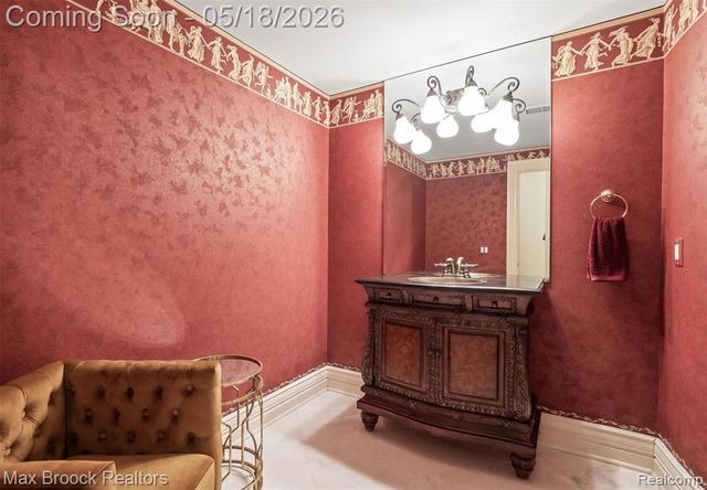 528 Barrington Court, Bloomfield Hills, MI 48304