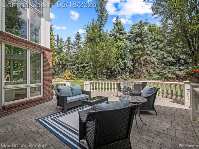 528 Barrington Court, Bloomfield Hills, MI 48304