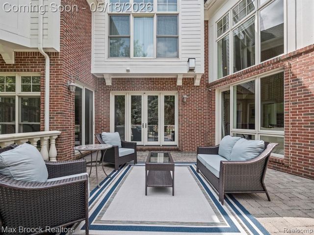528 Barrington Court, Bloomfield Hills, MI 48304