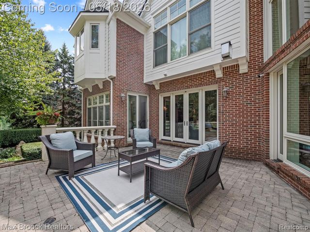 528 Barrington Court, Bloomfield Hills, MI 48304