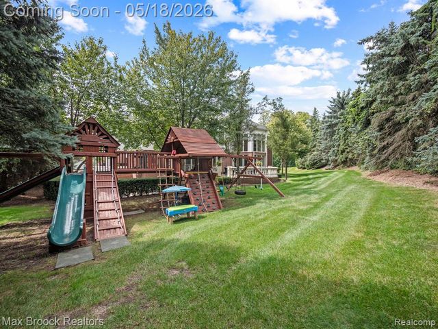528 Barrington Court, Bloomfield Hills, MI 48304