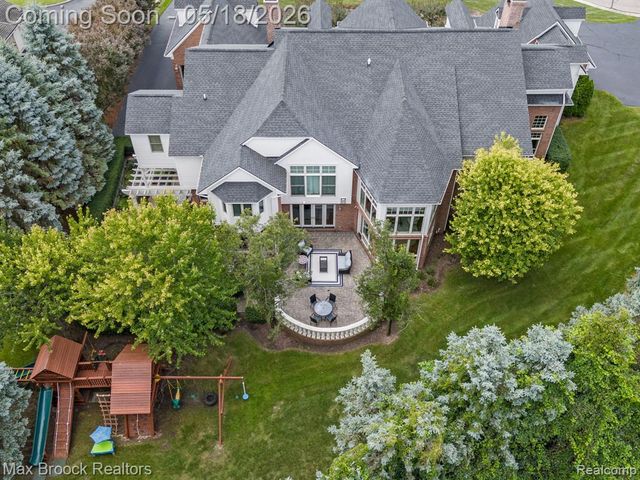 528 Barrington Court, Bloomfield Hills, MI 48304