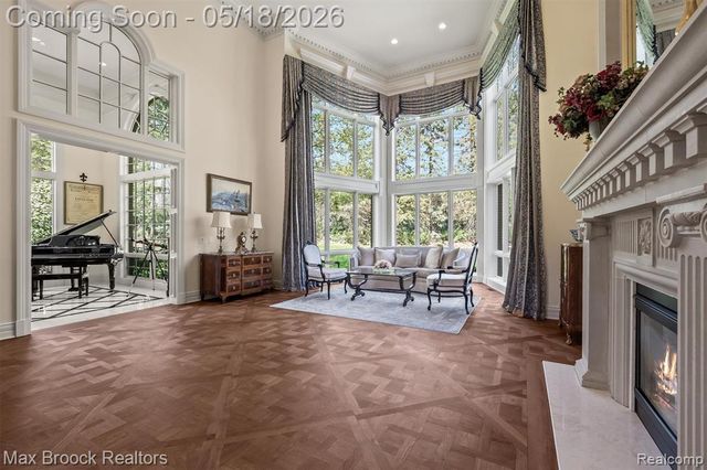 528 Barrington Court, Bloomfield Hills, MI 48304