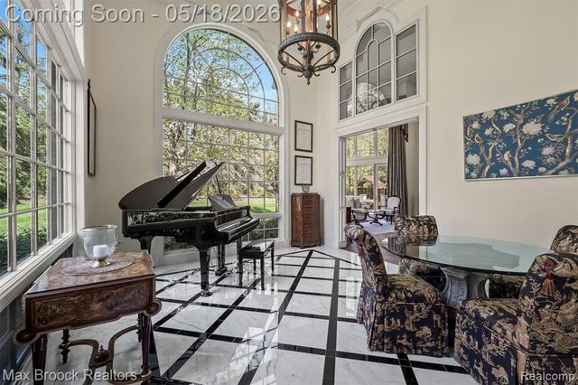 528 Barrington Court, Bloomfield Hills, MI 48304