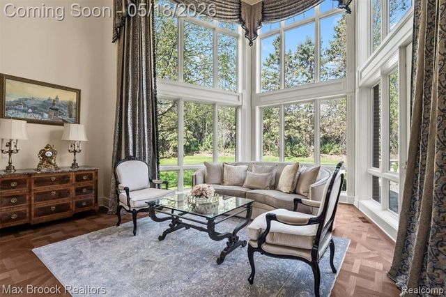 528 Barrington Court, Bloomfield Hills, MI 48304