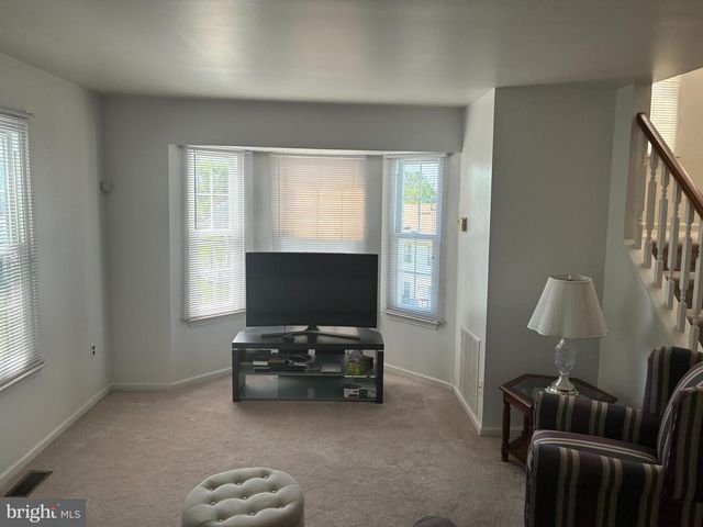 566 APPLEWOOD CT, Upper Chichester, PA 19014
