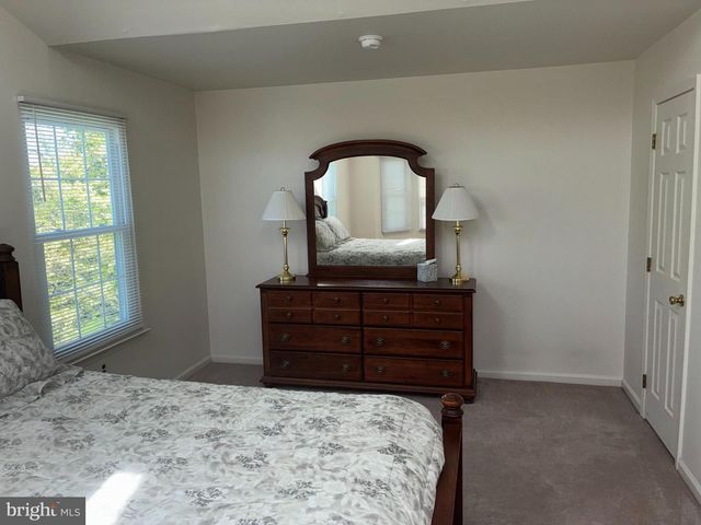 566 APPLEWOOD CT, Upper Chichester, PA 19014