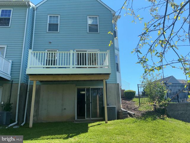 566 APPLEWOOD CT, Upper Chichester, PA 19014