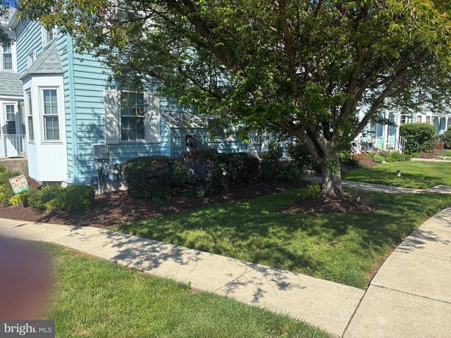 566 APPLEWOOD CT, Upper Chichester, PA 19014