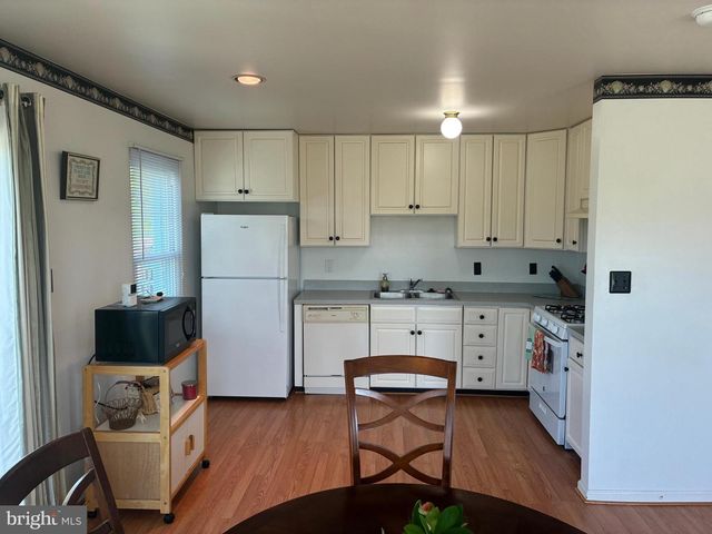 566 APPLEWOOD CT, Upper Chichester, PA 19014
