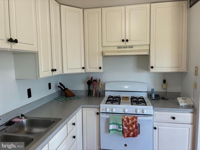 566 APPLEWOOD CT, Upper Chichester, PA 19014