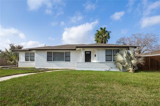 350 Doddridge St, Corpus Christi, TX 78411