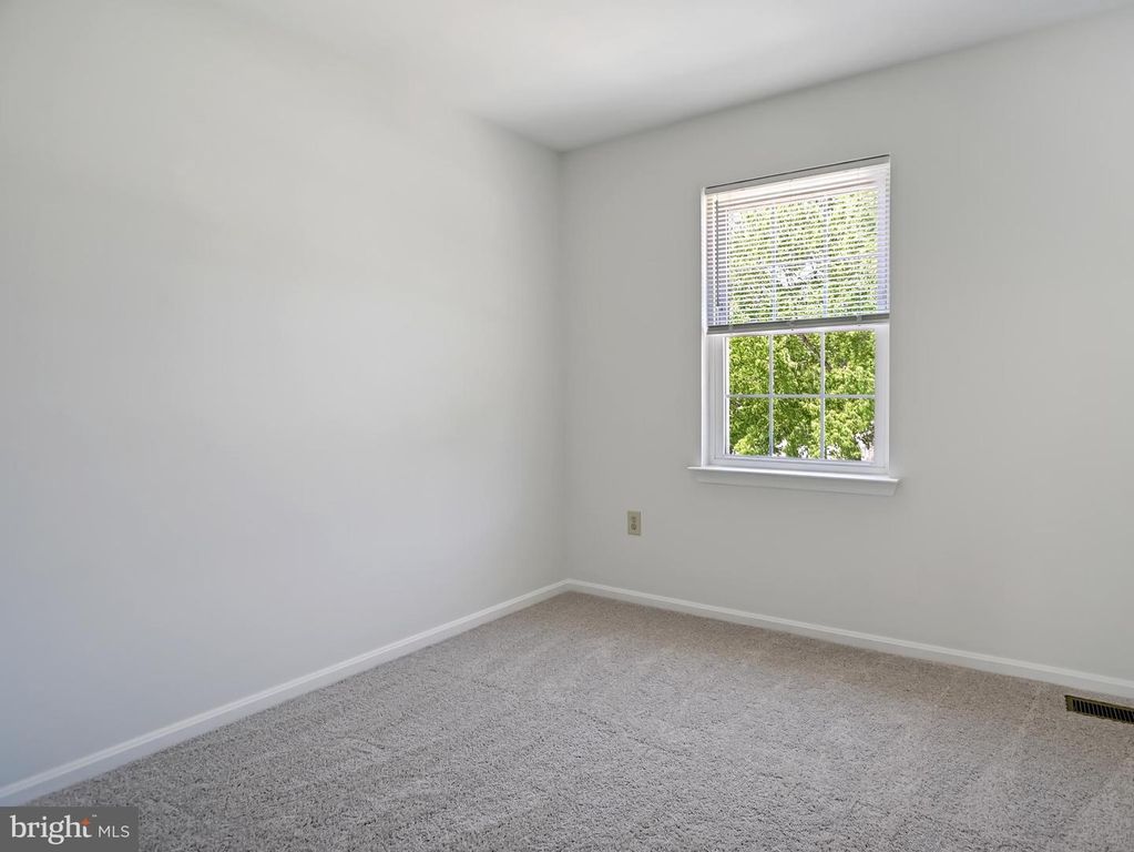 Image 15 of property listing at 3932 NORTHGATE PL, Waldorf, MD 20602