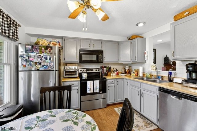 51 Liberty Ln, Franklin Boro, NJ 07416