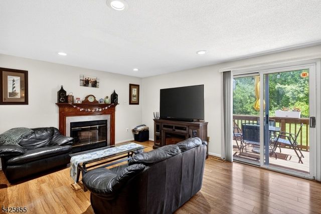51 Liberty Ln, Franklin Boro, NJ 07416