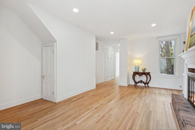 329 CONSTITUTION AVENUE, Washington, DC 20002