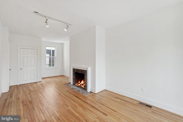 329 CONSTITUTION AVENUE, Washington, DC 20002