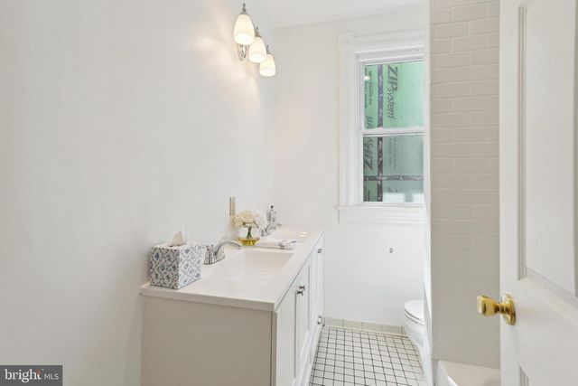 329 CONSTITUTION AVENUE, Washington, DC 20002