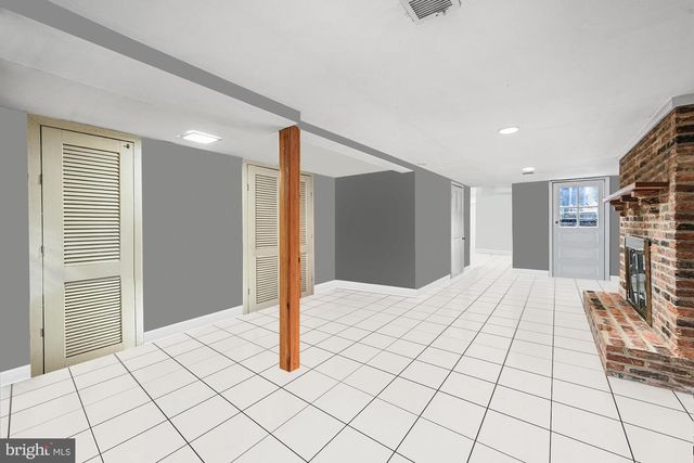 329 CONSTITUTION AVENUE, Washington, DC 20002