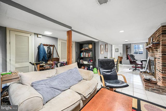 329 CONSTITUTION AVENUE, Washington, DC 20002
