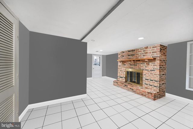 329 CONSTITUTION AVENUE, Washington, DC 20002