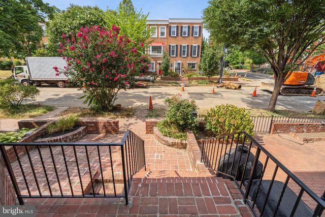 329 CONSTITUTION AVENUE, Washington, DC 20002