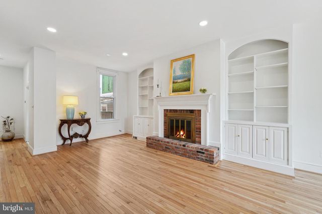 329 CONSTITUTION AVENUE, Washington, DC 20002