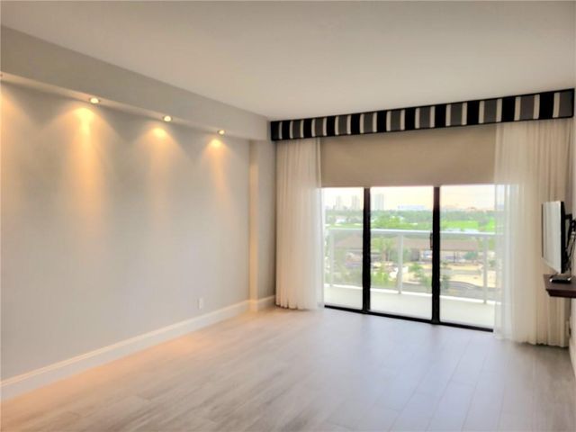 20281 E Country Club Drive E 503, Aventura, FL 33180