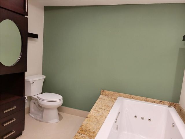 20281 E Country Club Drive E 503, Aventura, FL 33180