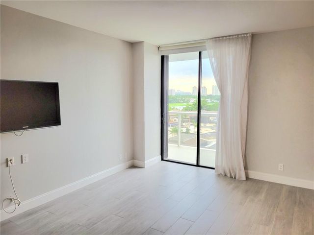 20281 E Country Club Drive E 503, Aventura, FL 33180