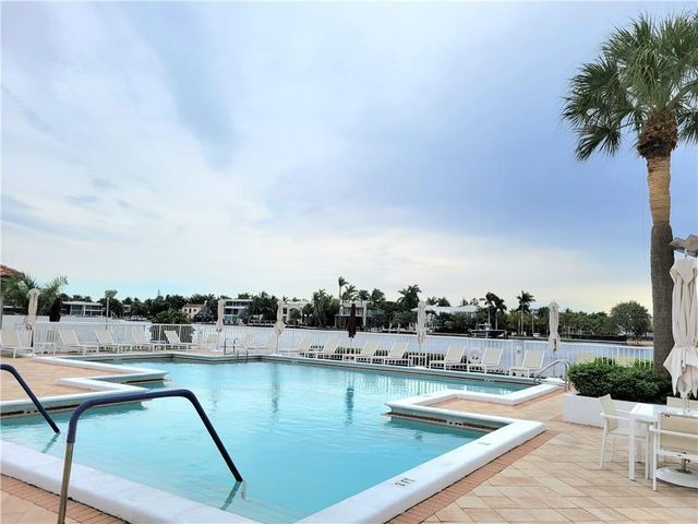 20281 E Country Club Drive E 503, Aventura, FL 33180