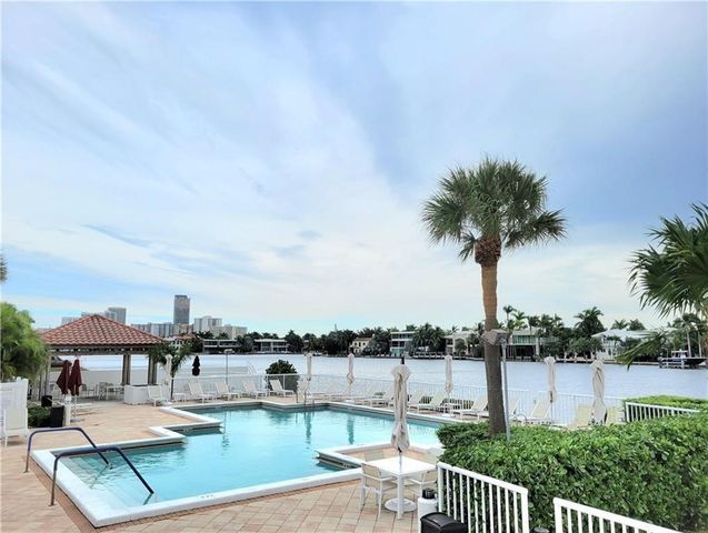 20281 E Country Club Drive E 503, Aventura, FL 33180