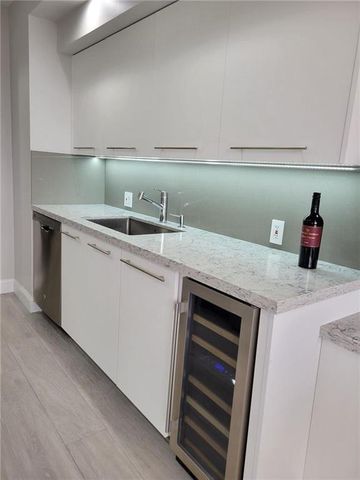 20281 E Country Club Drive E 503, Aventura, FL 33180