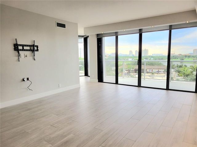 20281 E Country Club Drive E 503, Aventura, FL 33180