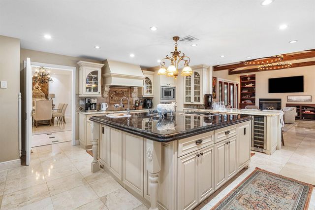 2 FIRESTONE Circle, West Palm Beach, FL 33401