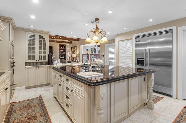 2 FIRESTONE Circle, West Palm Beach, FL 33401