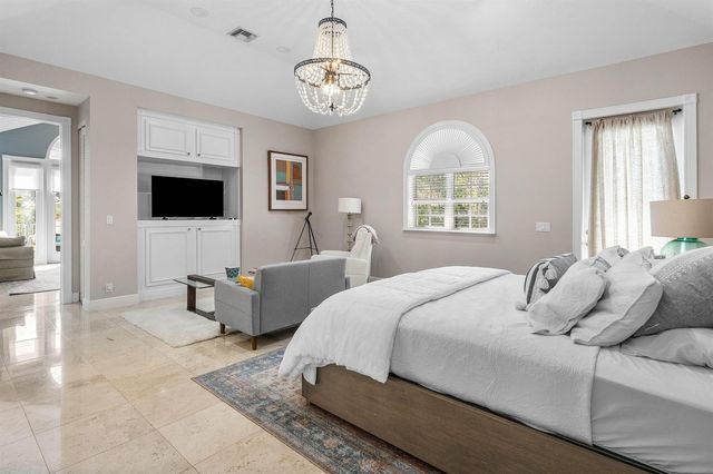 2 FIRESTONE Circle, West Palm Beach, FL 33401